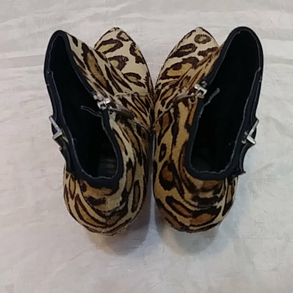 Sam Edelman Leopard Print Booties - Picture 4 of 5